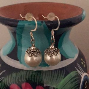Pearl drop earrings